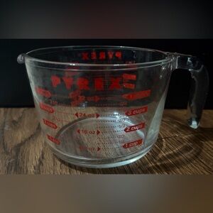 Pyrex Clear Glass 1 Quart Measuring Cup with Red Markings